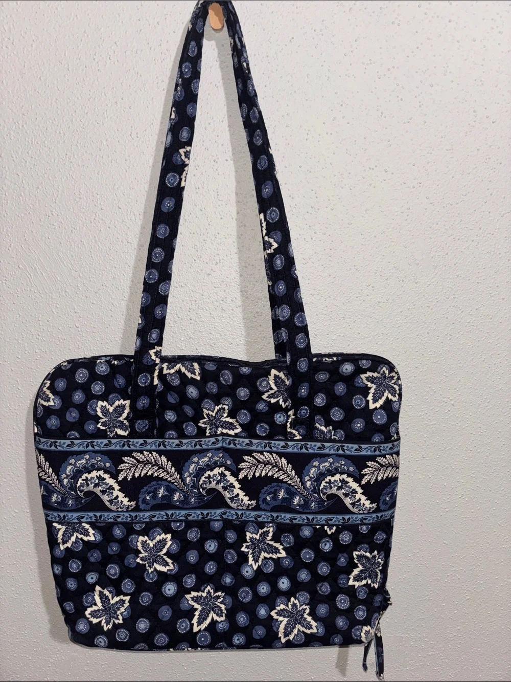 Vera Bradley - Seaport Navy Floral Quilted Laptop Tote